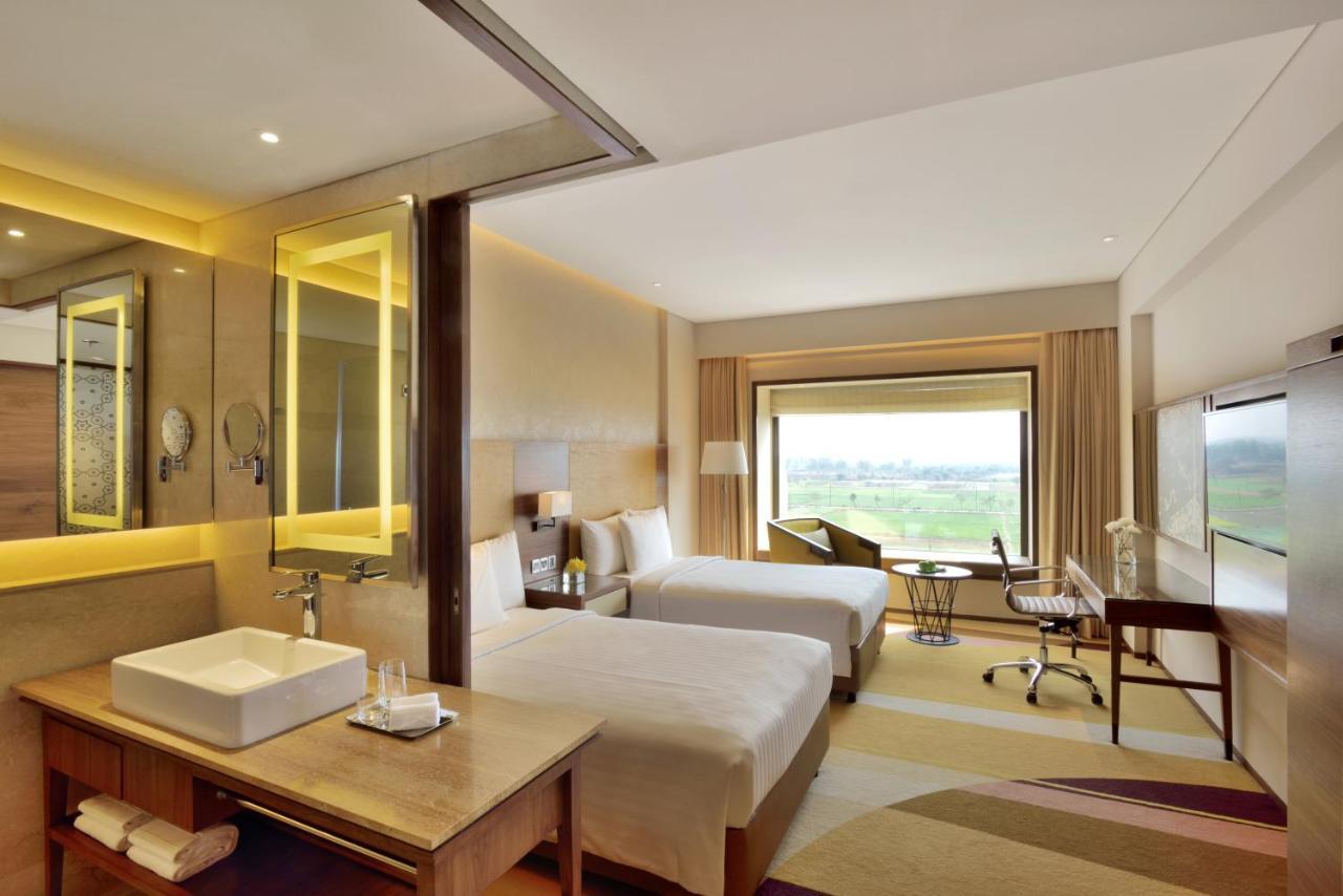 Courtyard By Marriott Raipur Ξενοδοχείο Εξωτερικό φωτογραφία