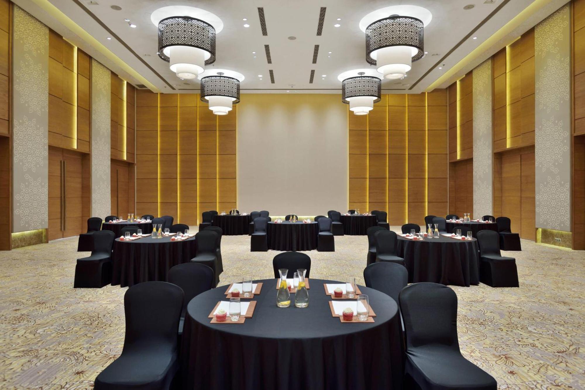 Courtyard By Marriott Raipur Ξενοδοχείο Εξωτερικό φωτογραφία