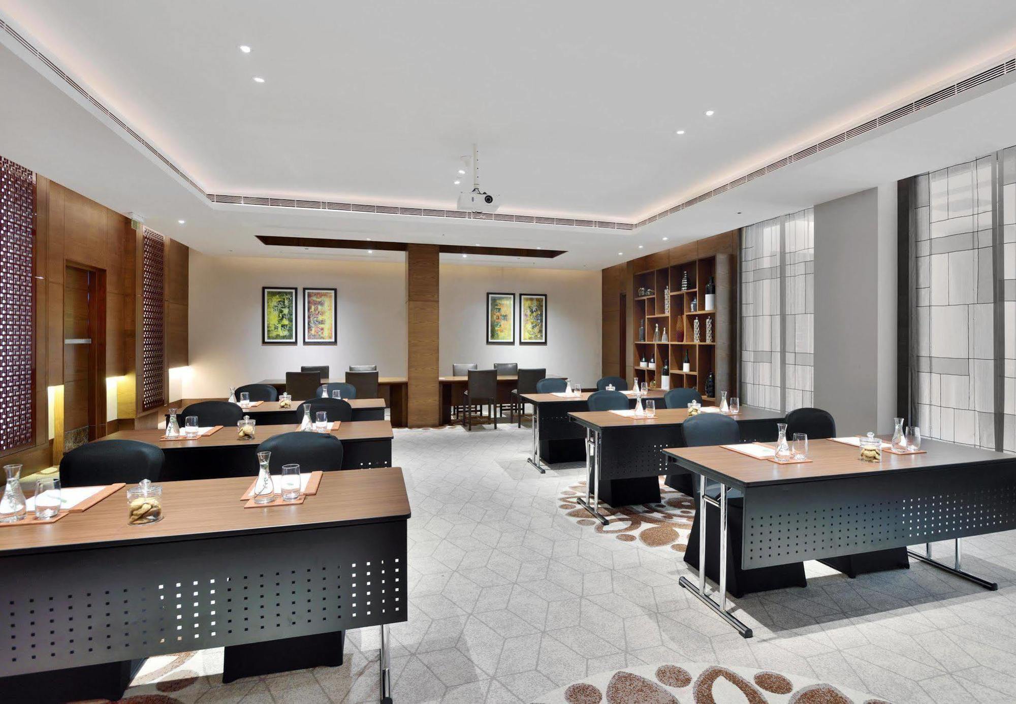 Courtyard By Marriott Raipur Ξενοδοχείο Εξωτερικό φωτογραφία